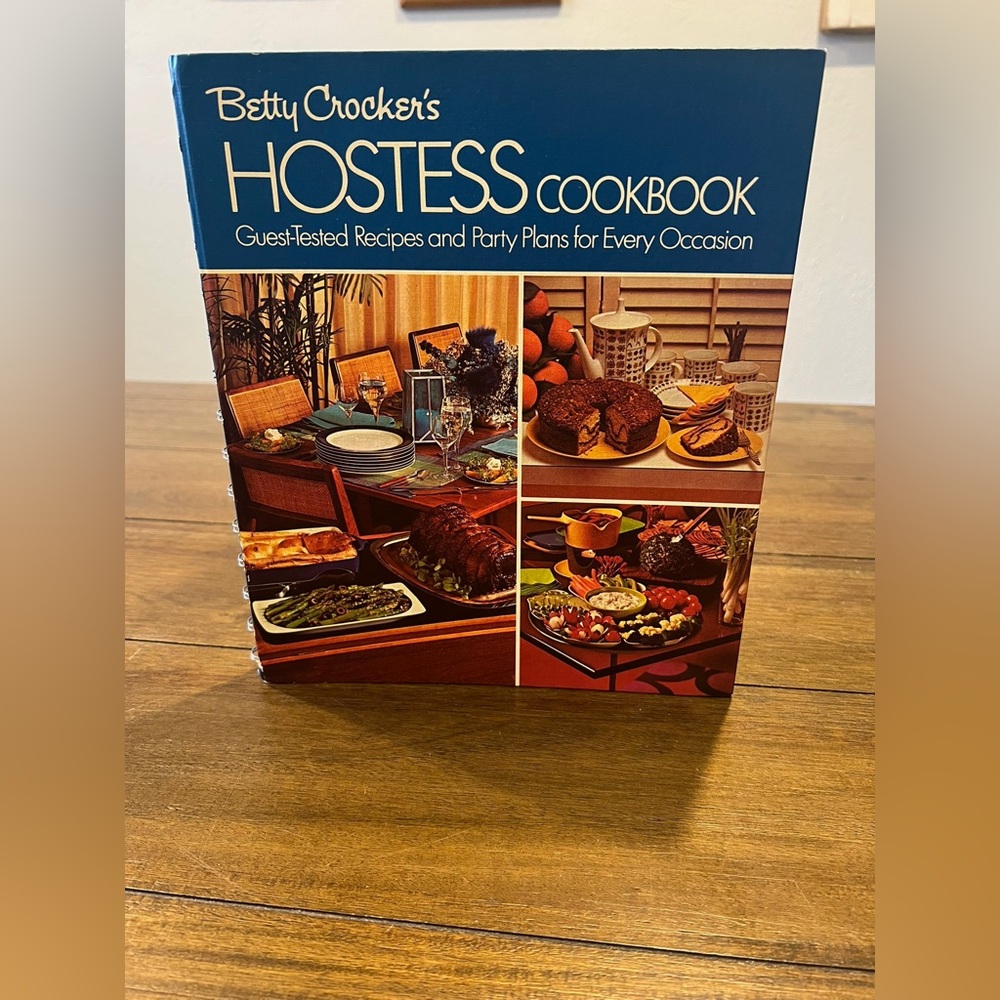 Vintage Betty Crocker Hostess Cookbook 1972 5th Printing Spiral Bound Recipes